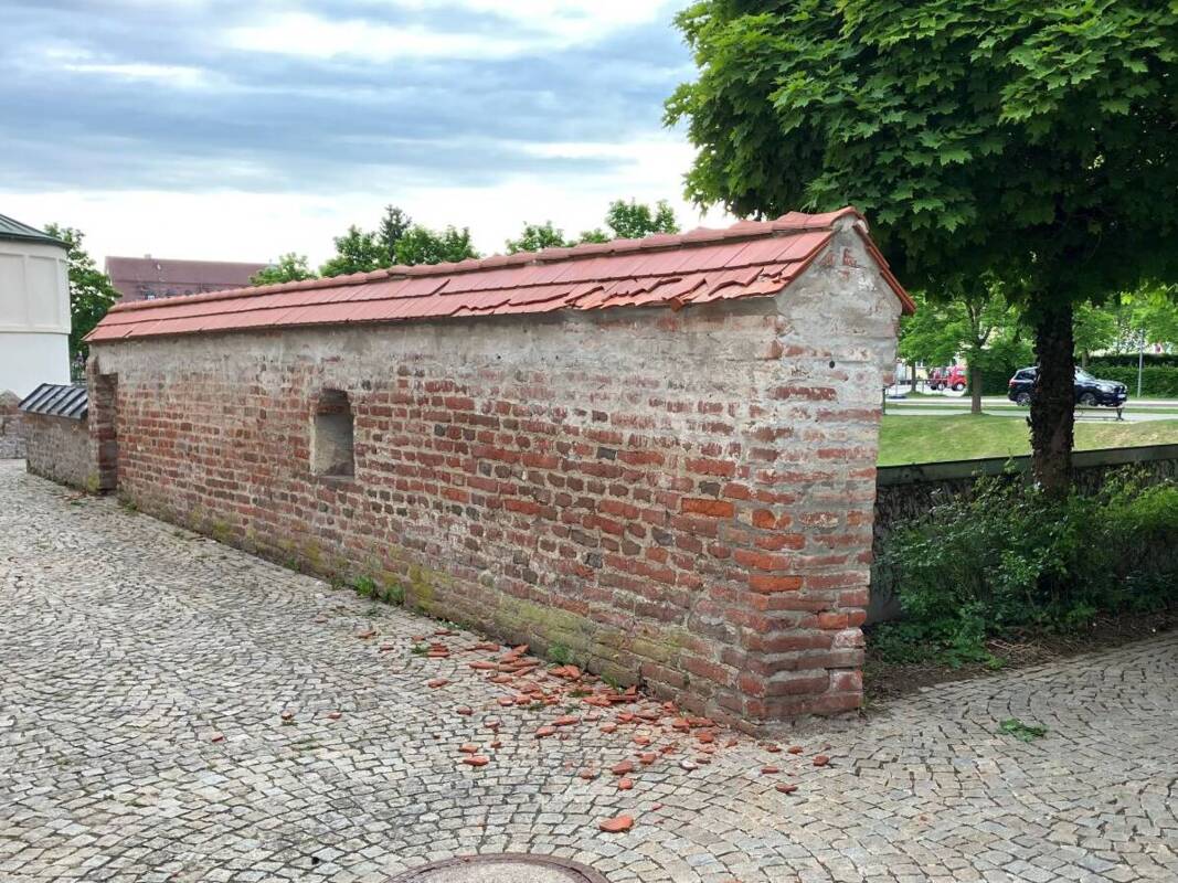 2025_Vandalismus-Stadtmauer